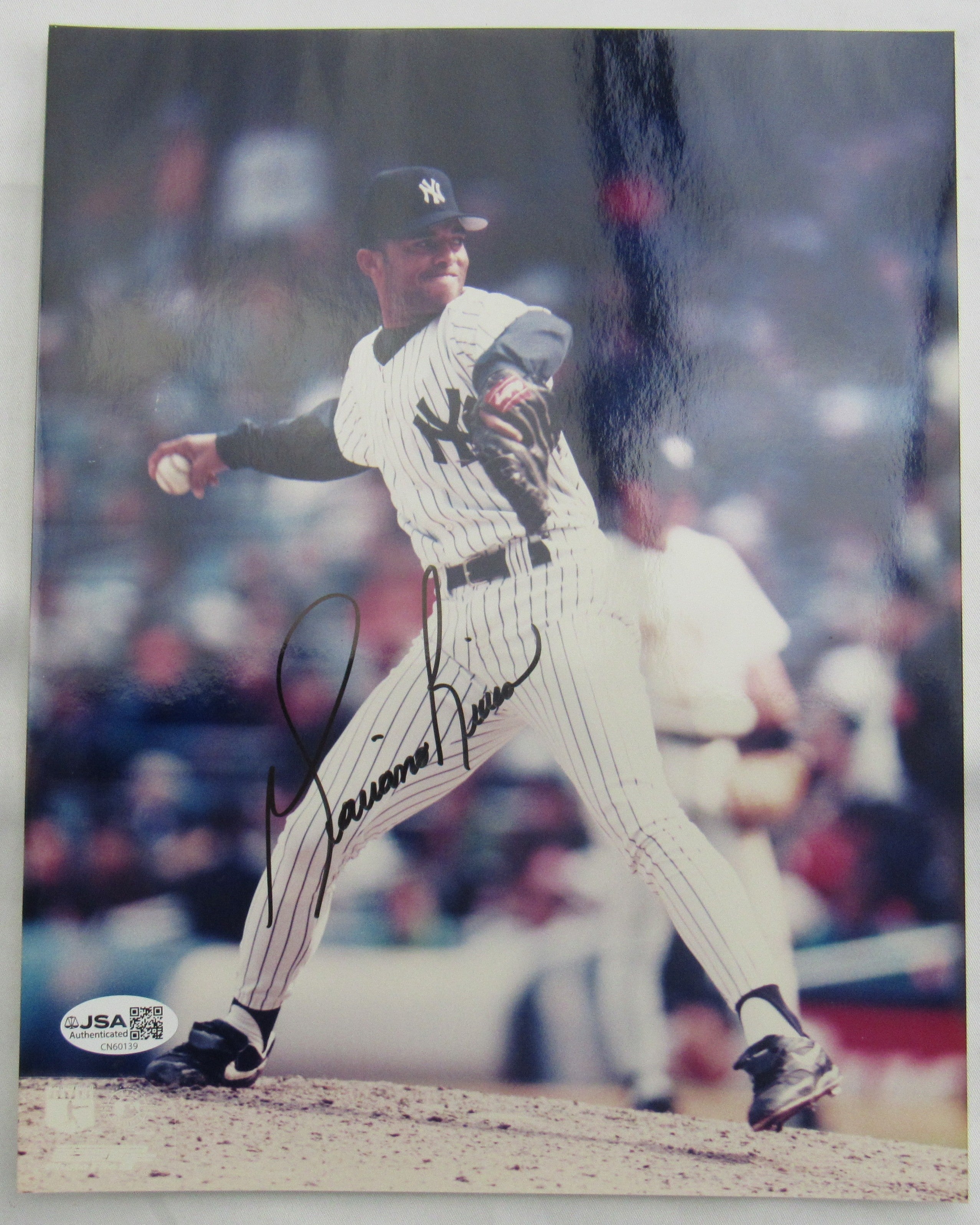 Mariano Rivera Signed 8x10 Photo JSA CN60139 - Image 1